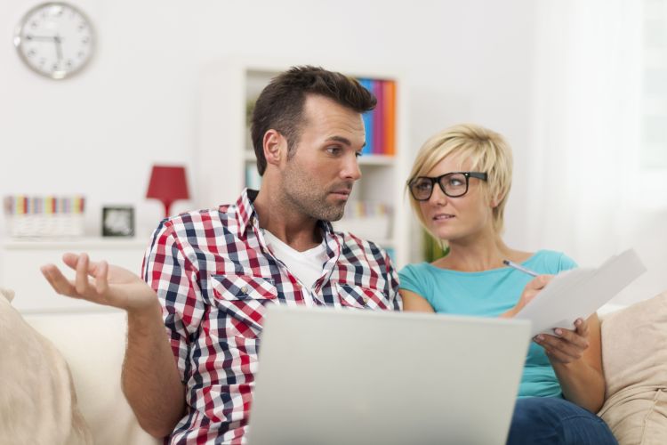 What is spousal maintenance - couple disagreeing over finances